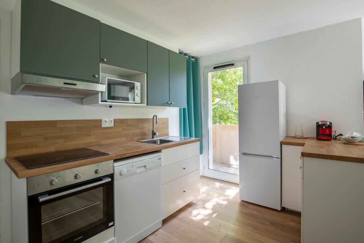 T4 Climatise Au Pied Des Rempart Avec Parking Apartment Avignon Luaran gambar