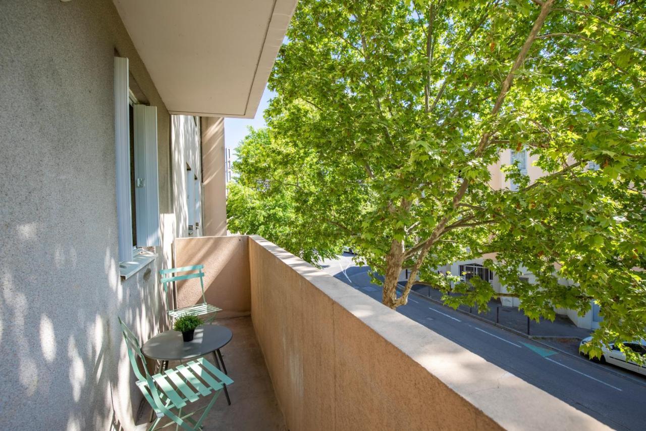 T4 Climatise Au Pied Des Rempart Avec Parking Apartment Avignon Luaran gambar